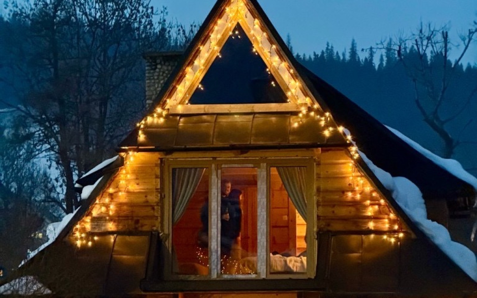 Vika Home zimą wieczorem